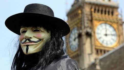 Cyber attivista di Anonymous a Londra (photo AFP)